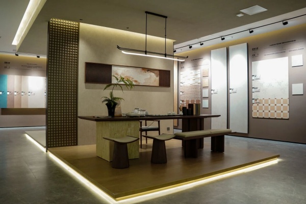 展廳煥新升級壹號瓷磚巖板總部展廳，讓高階審美以極致細節落地